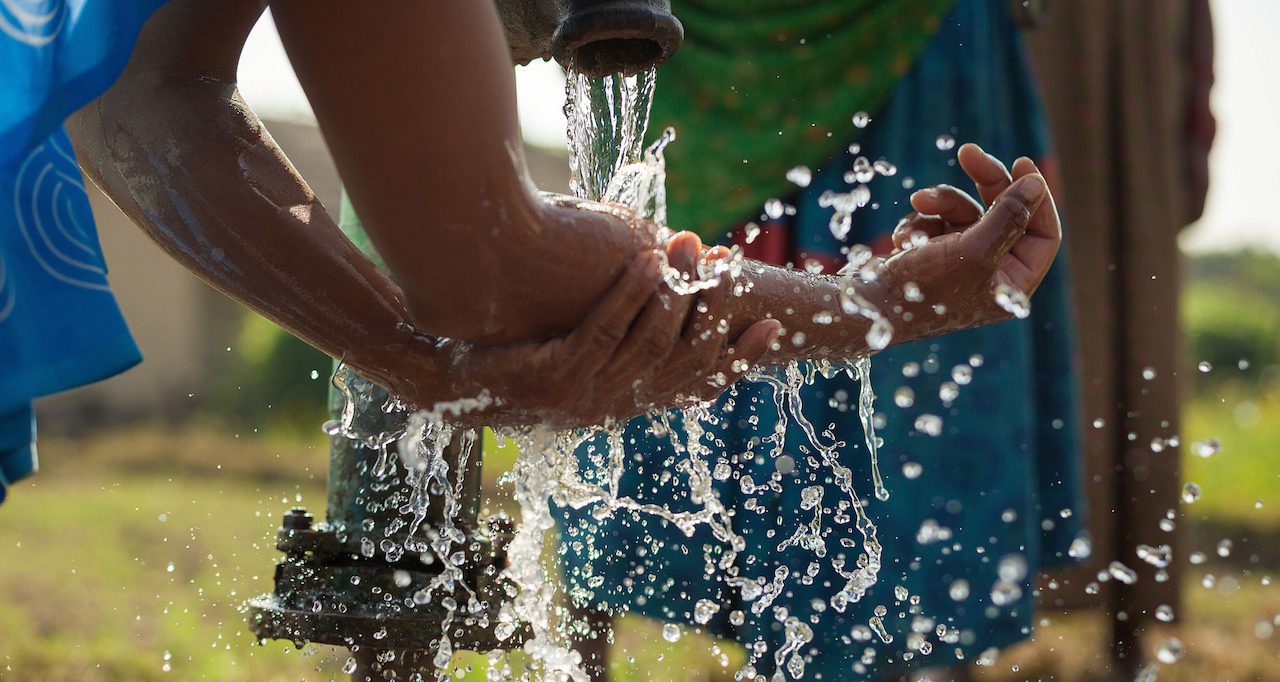 Un proyecto de Rotary que suministra agua potable a aldeas de Zimbabue reporta grandes beneficios